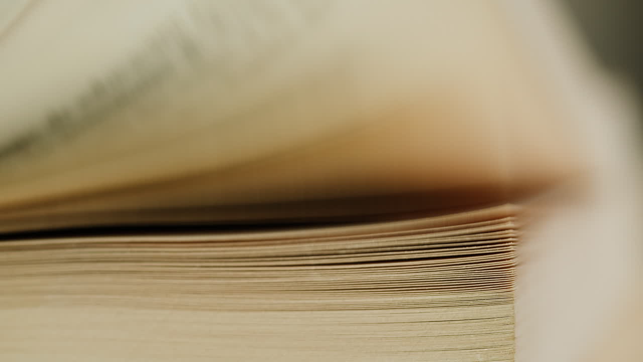 primer plano de un libro abierto