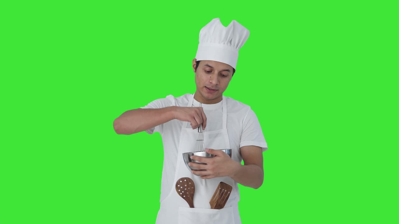 Chef professionista indiano che spiega una ricetta Schermo verde