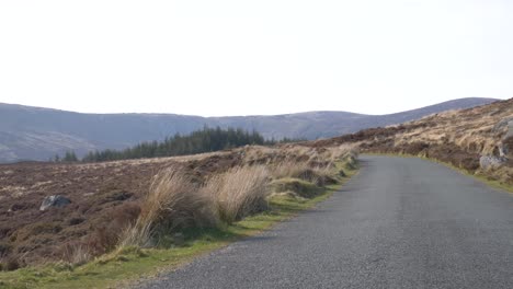 mirada desierta a las montañas de wicklow irlanda europa