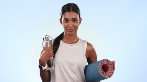Indische-Frau,-Fitnessstudio-Und-Yoga-Mit-Matte