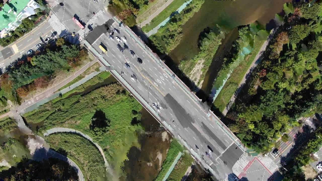 서로 다른 두 마을을 연결하는 작은 다리