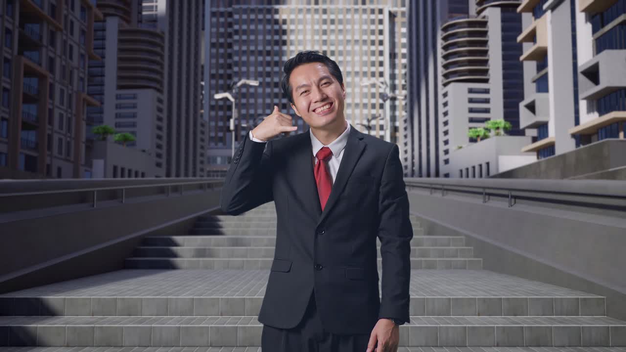 아시아 사업가 한 명 은 따뜻 한 미소 를 짓고 도시 에서 전화 제스처 를 사용 하고 있다