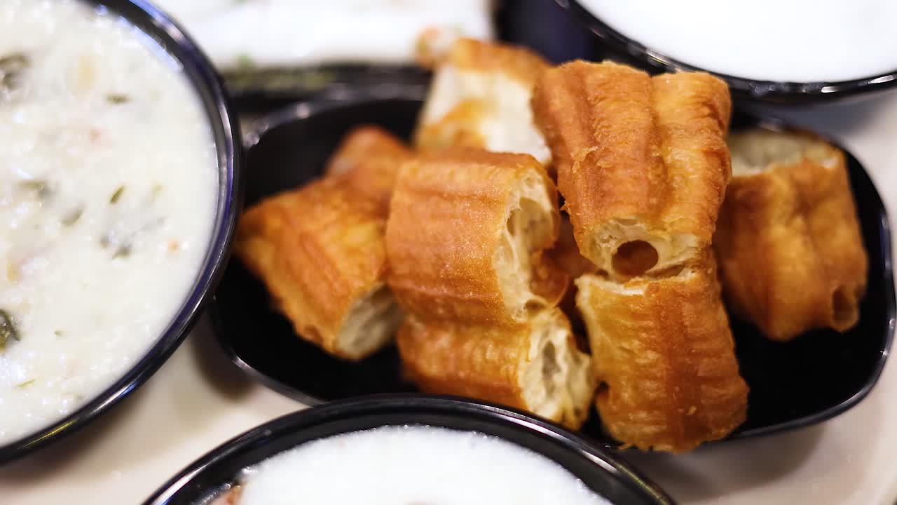 맛있는 김 반죽 스틱과 크림 수프