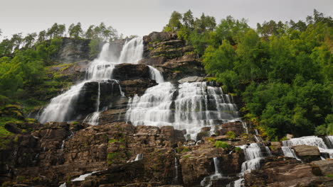 The-Majestic-Nature-Of-Scandinavia---The-Waterfall-Of-Twindefossen-In-Norway-4k-Video