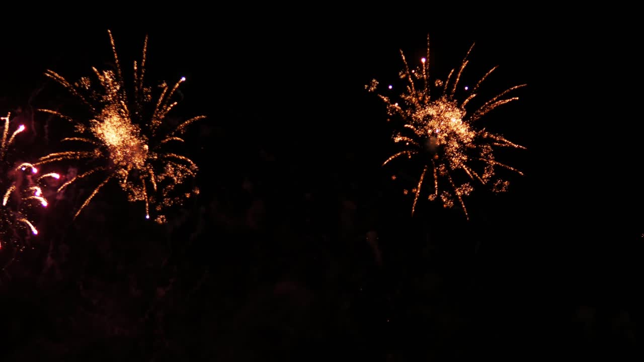 Scoppio di fuochi d'artificio scintillanti