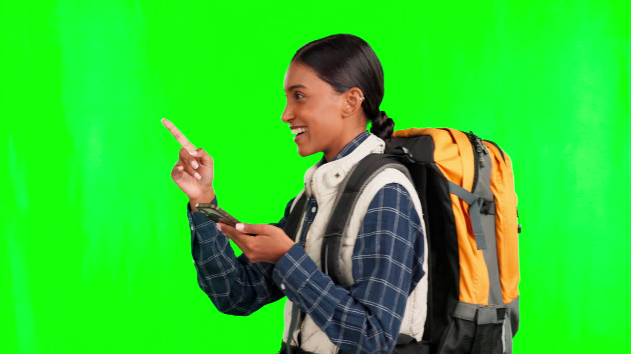 viaje, pantalla verde y teléfono de la mujer para la ubicación