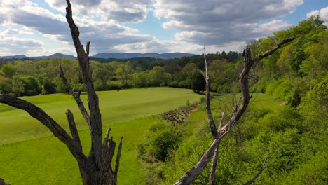 Aerial-view-near-Clinton,-Tennessee-on-a-cloudy-day