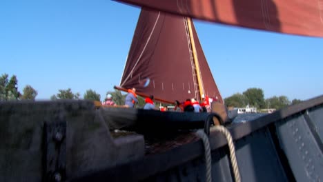 Segeln-Mit-Klassischen-Booten-Auf-Binnengewässern-Friesland-Niederlande