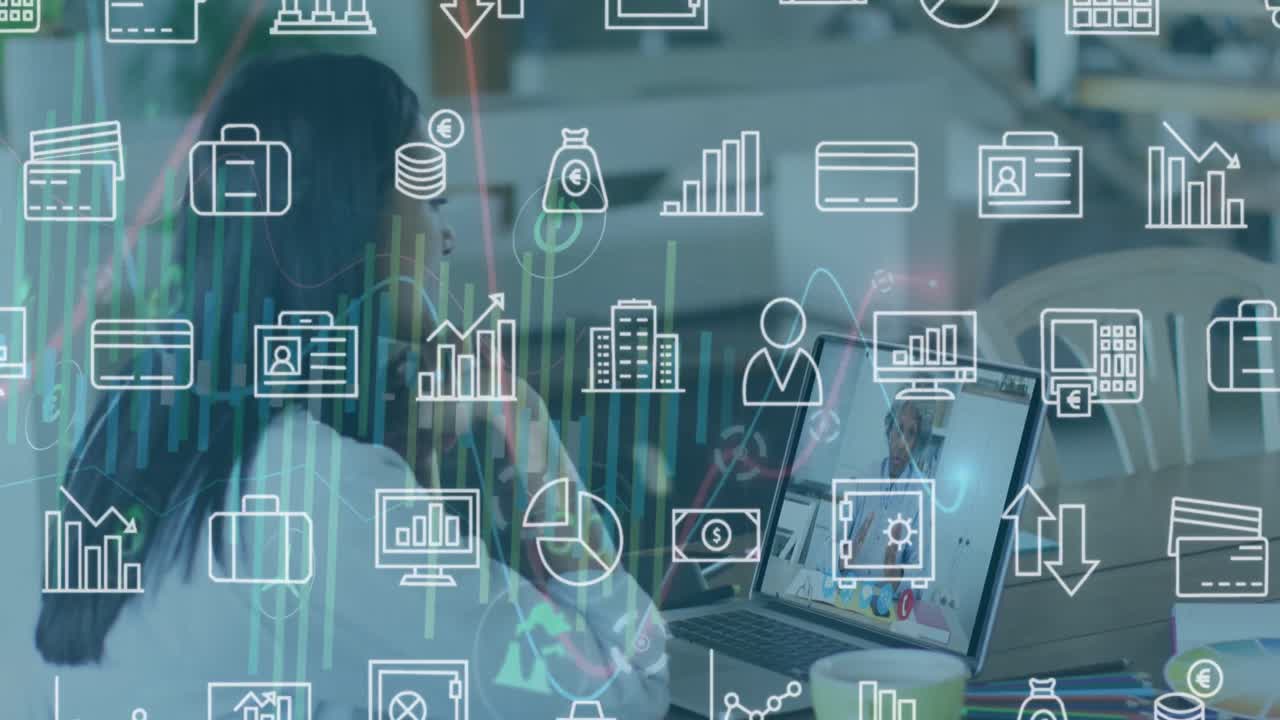 animación de procesamiento de datos e iconos sobre mujer biracial usando portátil