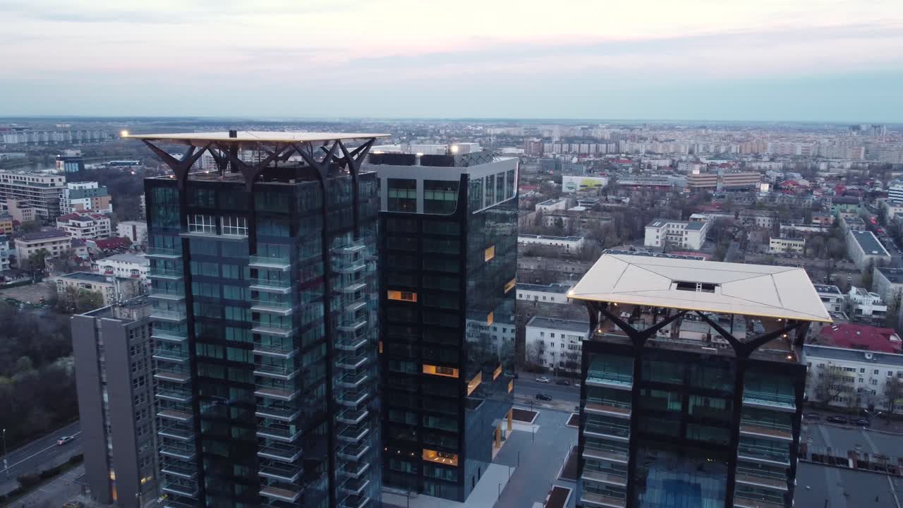 вид с воздуха на деловые здания