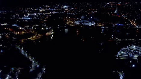 Luces-De-La-Catedral-Y-De-La-Ciudad-De-Galway-En-La-Noche