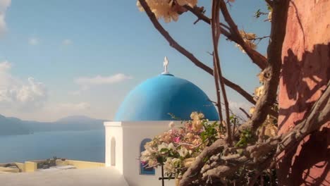 seguimiento a la cúpula de la iglesia en santorini