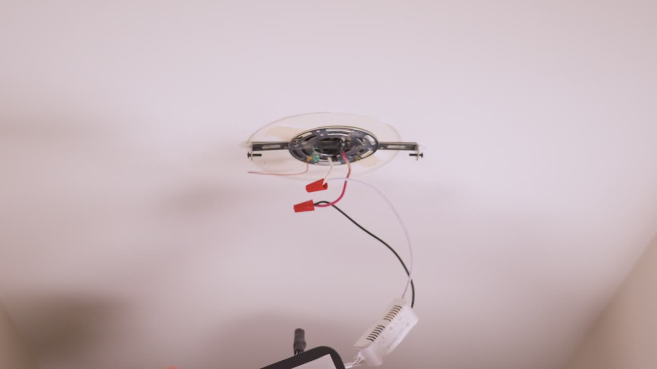 Adding a new wire cap to the two neutral wires