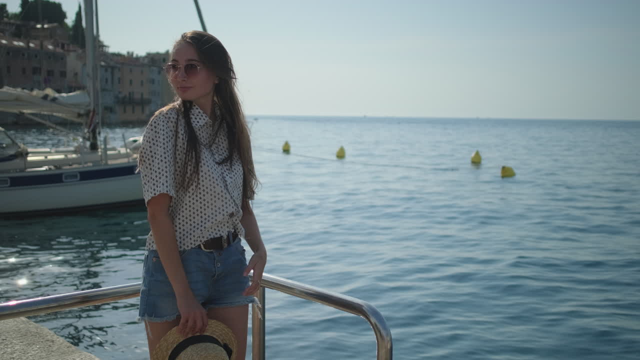 바다에 있는 여자