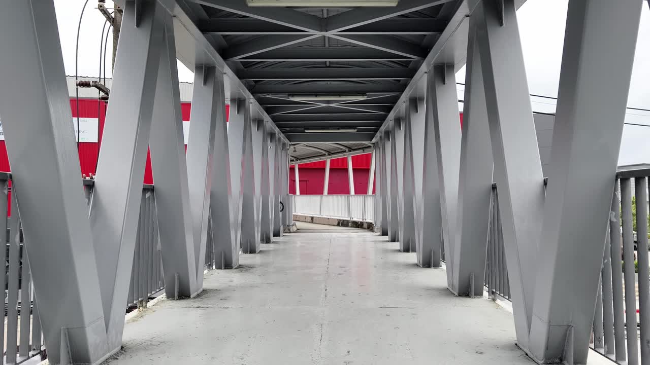 현대 보행자 다리 오버브라스