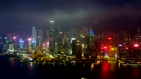 el lapso de tiempo de día a noche del horizonte iluminado de hong kong. hong kong, china