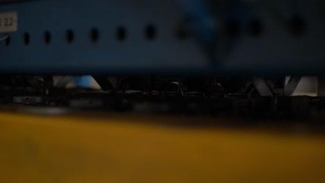 equipo de soldadura automatizado para el procesamiento de piezas metálicas en una fábrica de metalurgia