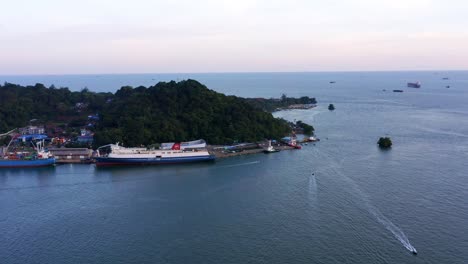 Oil-Tankers-And-Ferry-Boats-Docked-At-Port-Of-Balikpapan-City-In-East-Kalimantan,-Indonesia