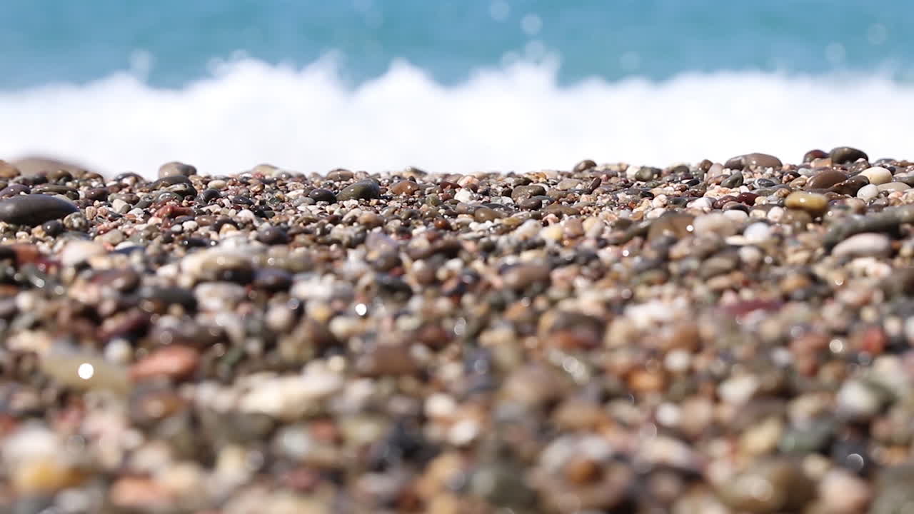 바다는 모래를  ⁇ 어 버립니다.