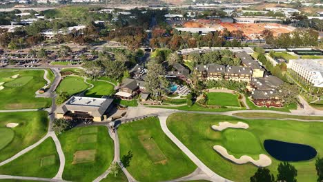 Volando-Sobre-El-Campo-De-Golf-En-Torrey-Pines-Cerca-De-San-Diego-Y-Del-Mar-California