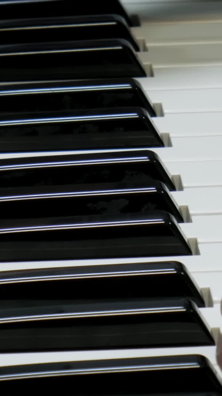 Prossimo piano dei tasti del pianoforte