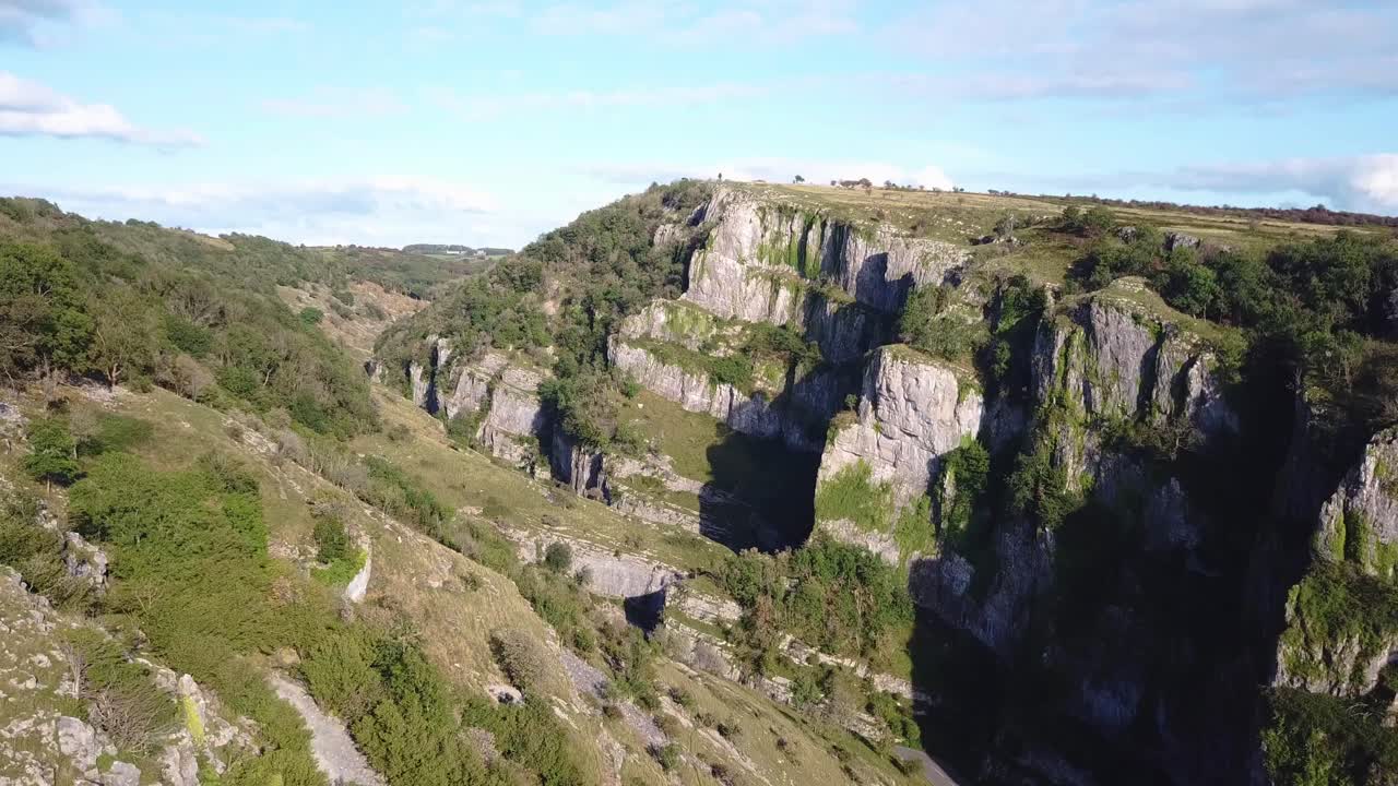 imágenes ascendentes de hermosas montañas