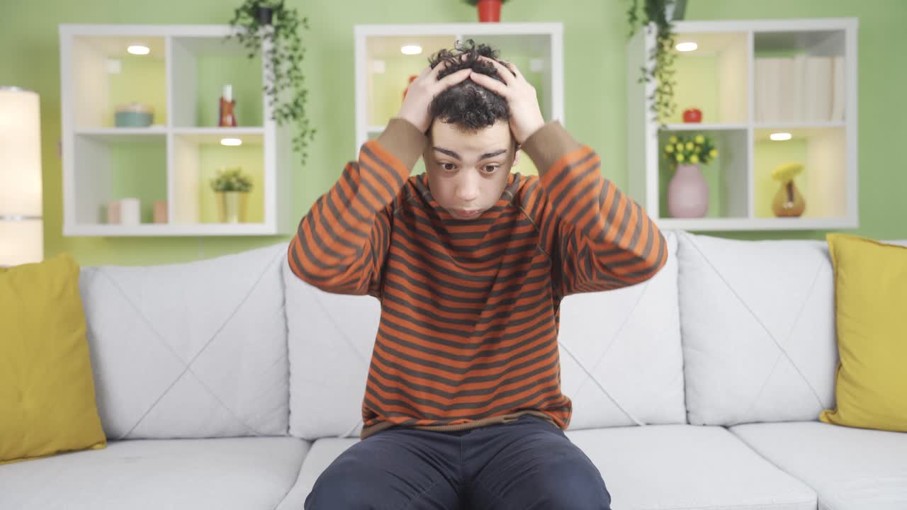 혼란스럽고 고민스럽고 지루한 소년