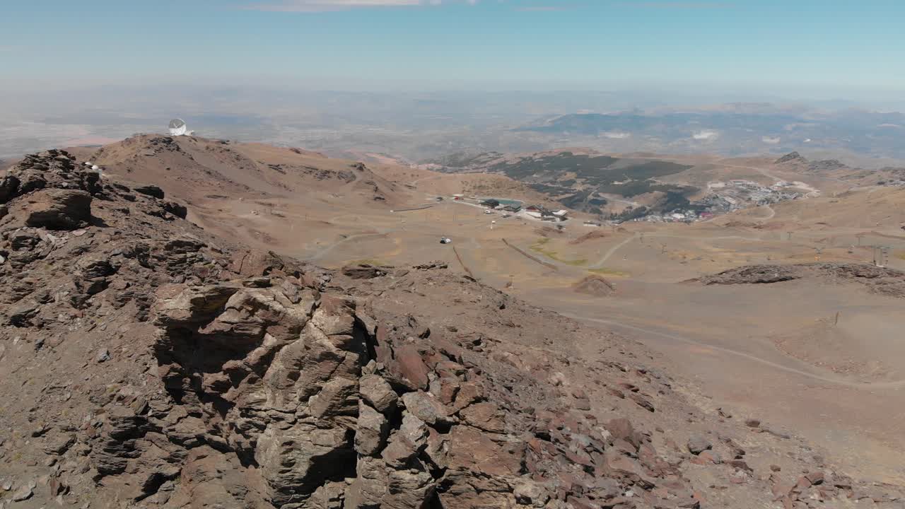 Spagna Granada Sierra Nevada estate 4k dall'alto e dal basso con un drone e una action cam stabilizzata.