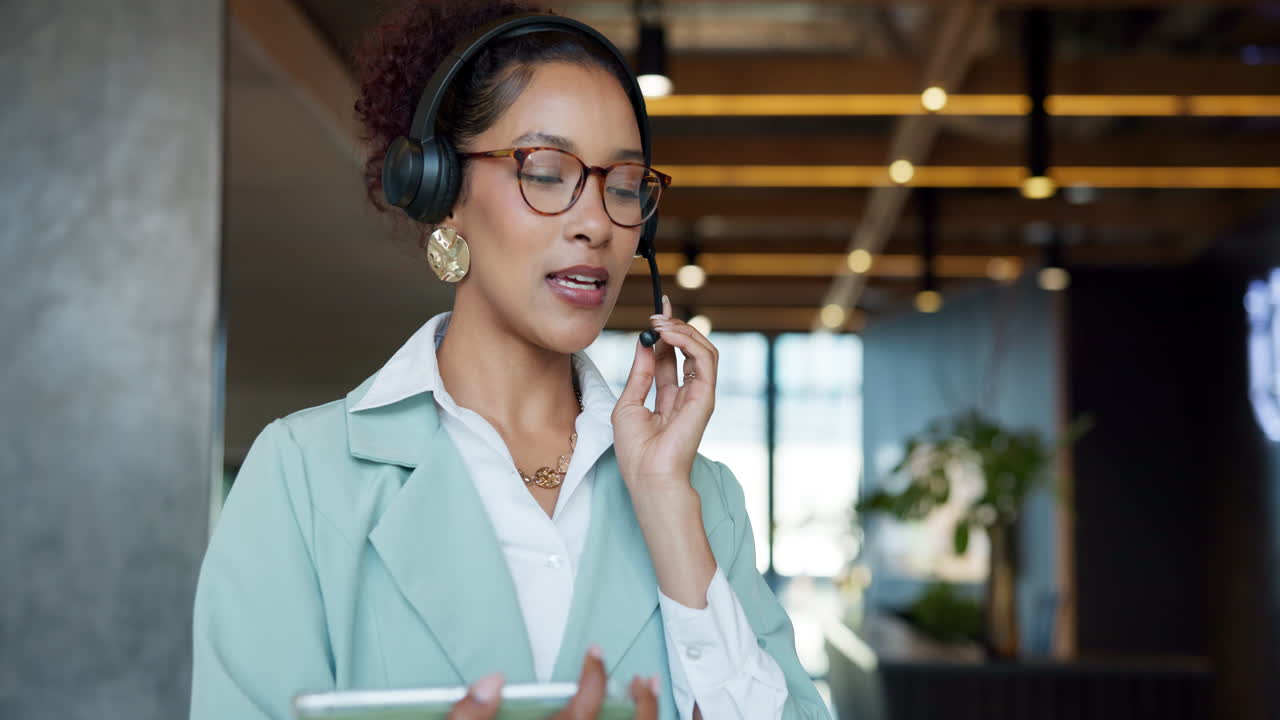 Rappresentante professionale del servizio clienti con cuffie