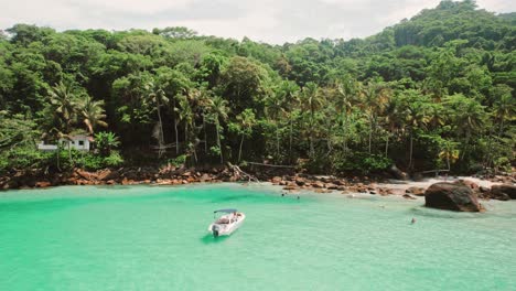 Isla-Grande-Isla-Playa-Del-Gran-Aventurero-Angra-Dos-Reis,-Río-De-Janeiro,-Brasil