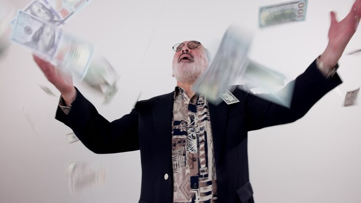 Uomo d'affari di successo che lancia denaro in aria.