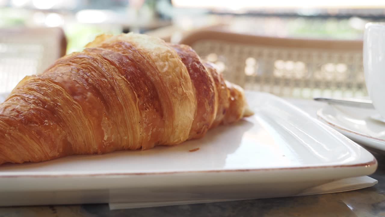 Croissant e caffè