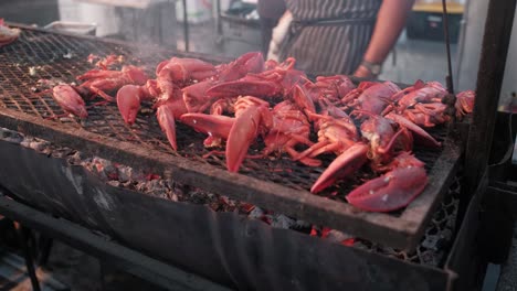 langosta a la parrilla sobre brasas
