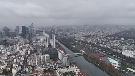 Paris's-financial-quarter,-La-Défense,-enveloped-in-a-cloudy-ambiance.