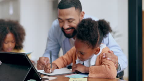 Schreiben,-Mädchen-Oder-Vater-Mit-Tablet-Für-E-Learning