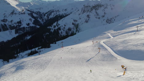 Estación-De-Esquí-De-Saalbach-Hinterglemm-En-Austria---Toma-Aérea