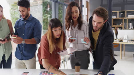un grupo de jóvenes empresarios con