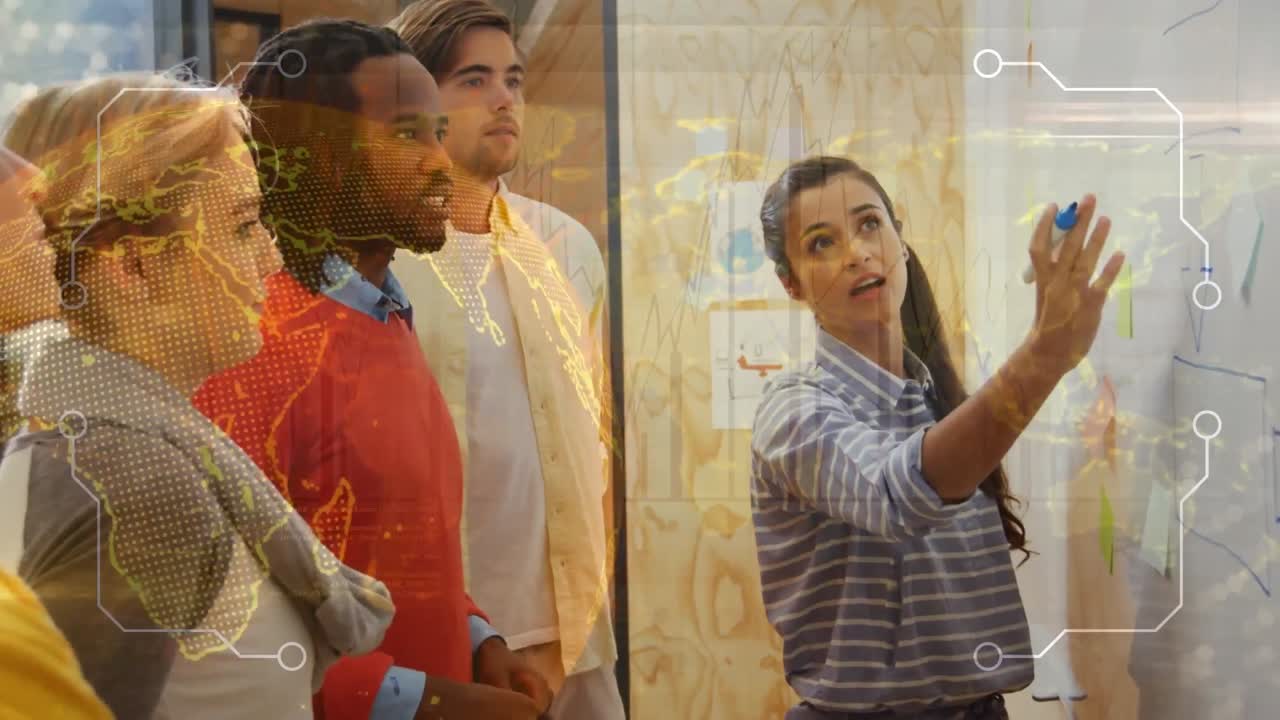 animación del globo y procesamiento de datos sobre diversas personas de negocios discutiendo el trabajo