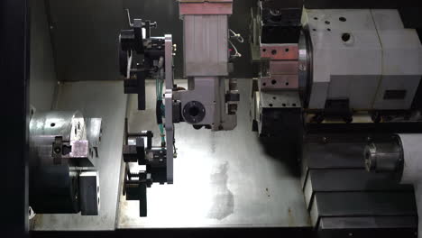 旋轉機 (lathe machine) 是一個用於做工的機械