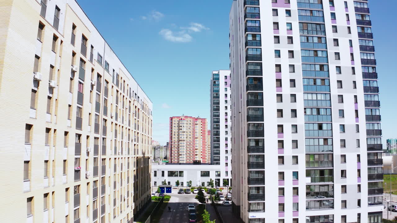 도시 지역의 현대 아파트 건물