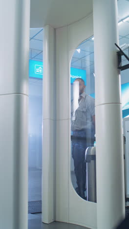 punto de control de seguridad del aeropuerto