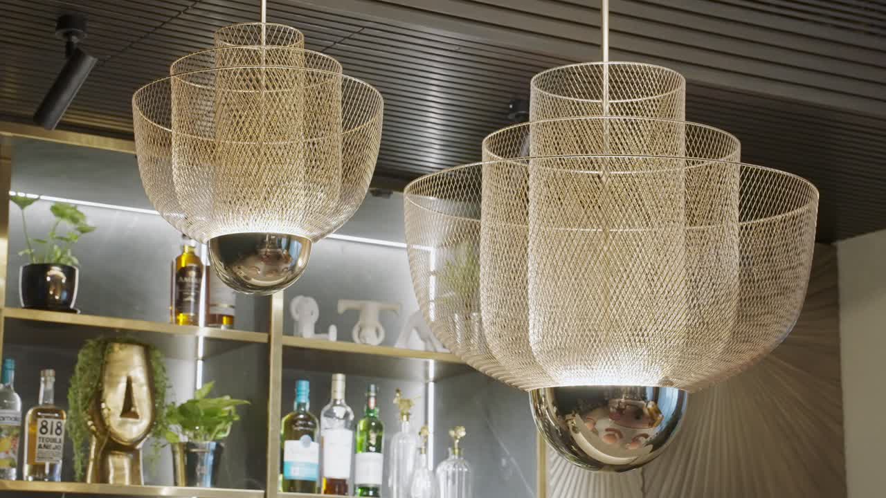 천장에 매달린 드라이트 - 낮은 각도 촬영