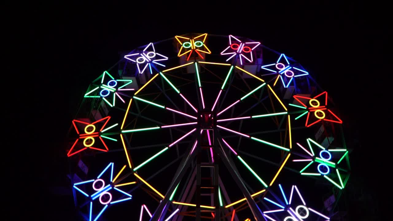 나라 에서 축제 의 밤 에 페리스