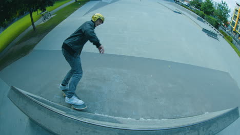 skateboard skatepark wallride concrete park