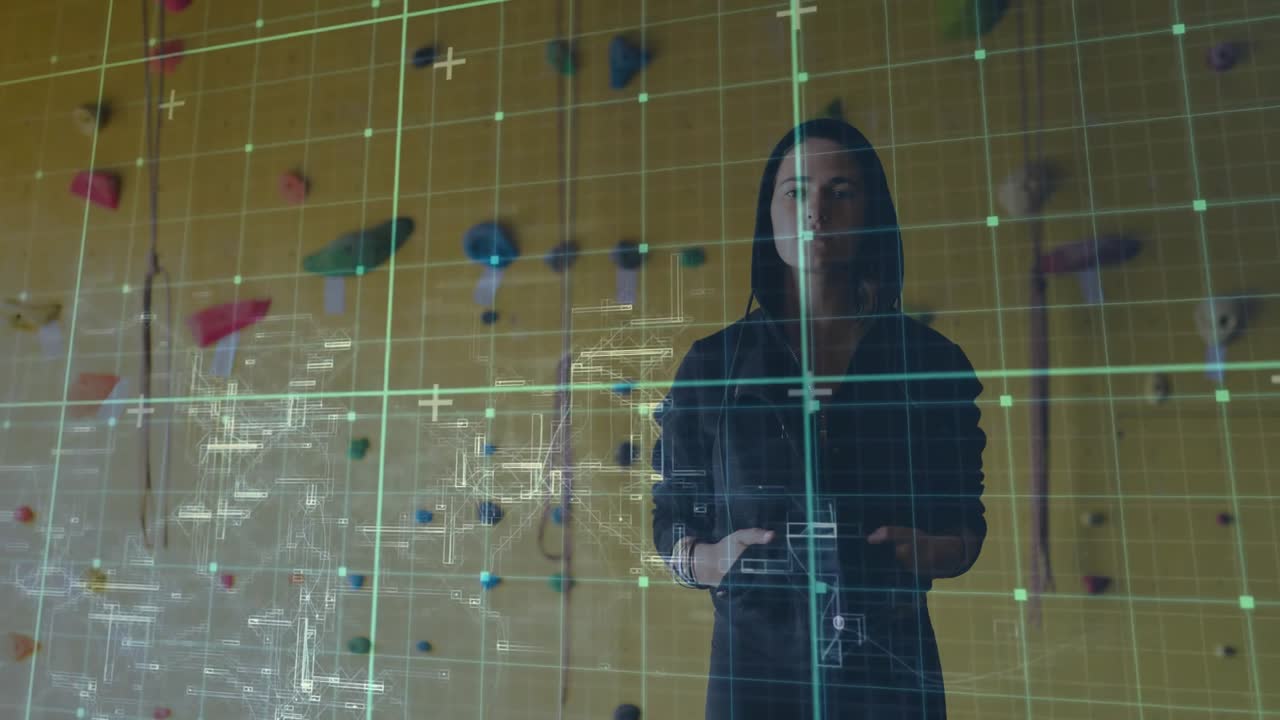 Kvinde står foran en klatrevæg og initierer et gitter med skematiske kortlægninger af greb for teknologi.