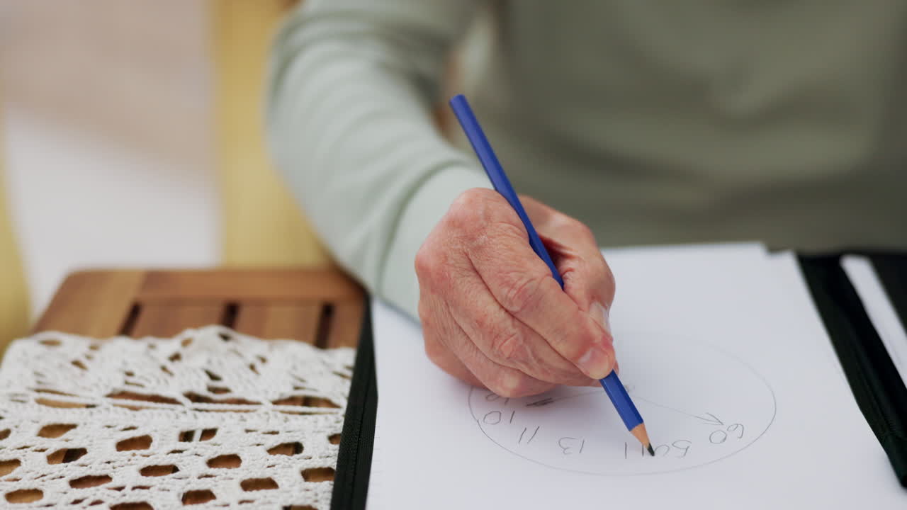 reloj de mano, escritura y dibujo de personas mayores
