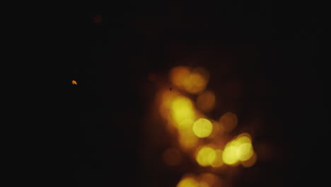 luces doradas borrosas