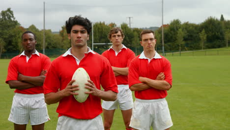 Rugby-Spieler-Stehen-Zusammen