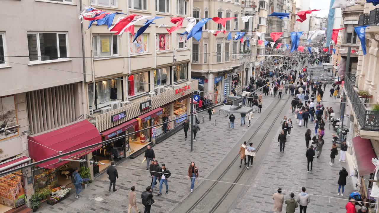 이스탄불의 바쁜 거리 장면