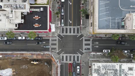 beverly hills intersection with traffic passing through